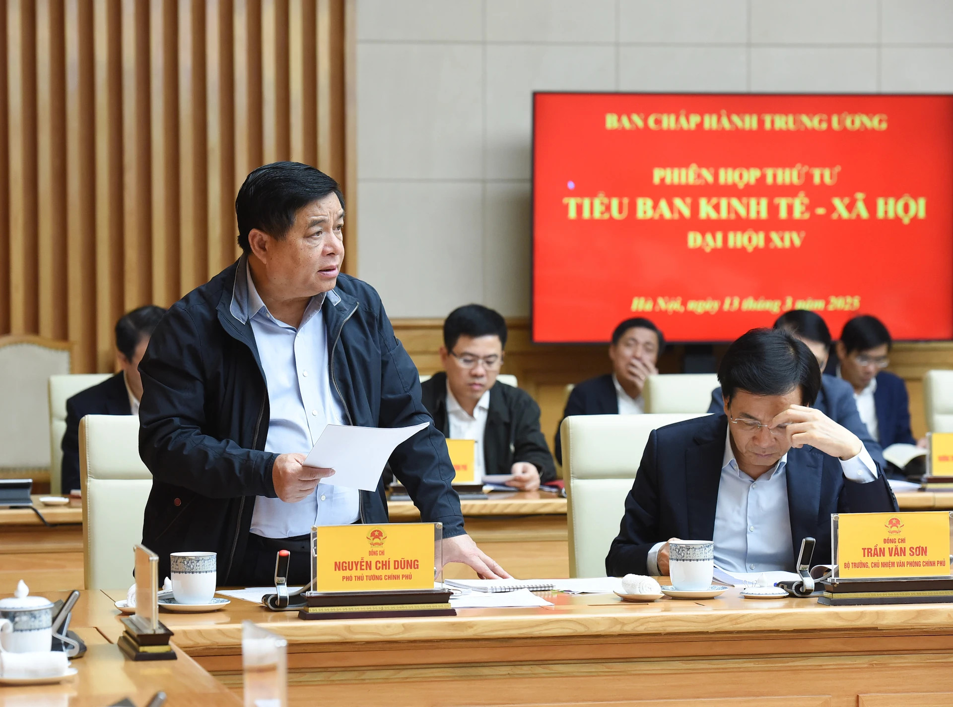 越南政府总理范明正主持越共第十四届全国代表大会经济社会小组会议【组图】 ảnh 4