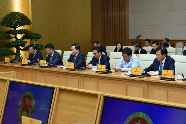 党和政府领导出席见面会。