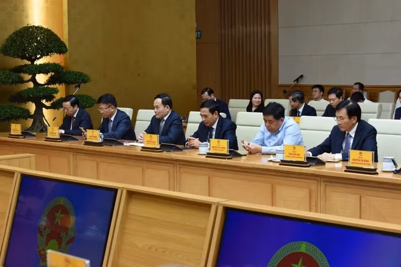党和政府领导出席见面会。