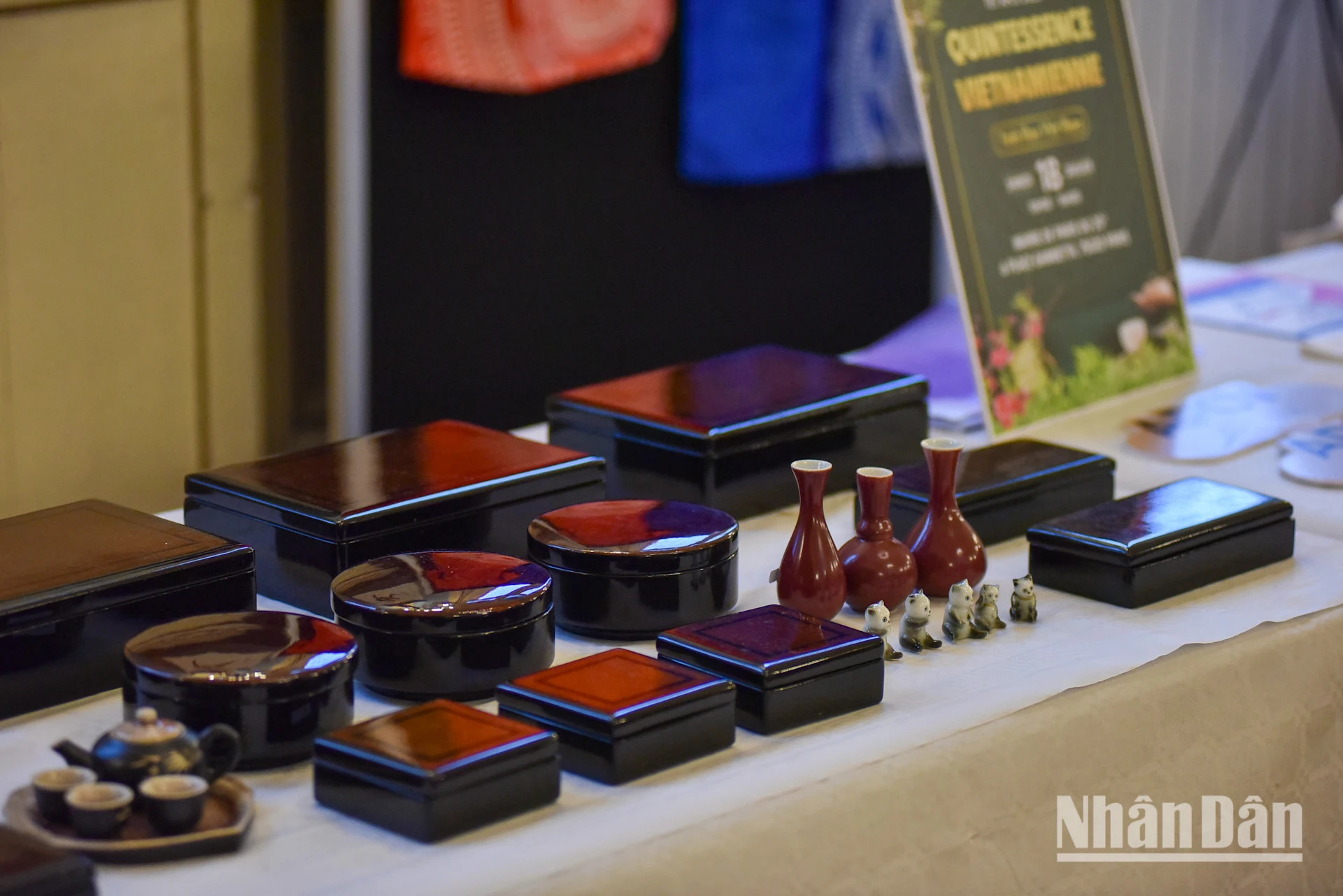 活动还介绍越南一些手工艺品。