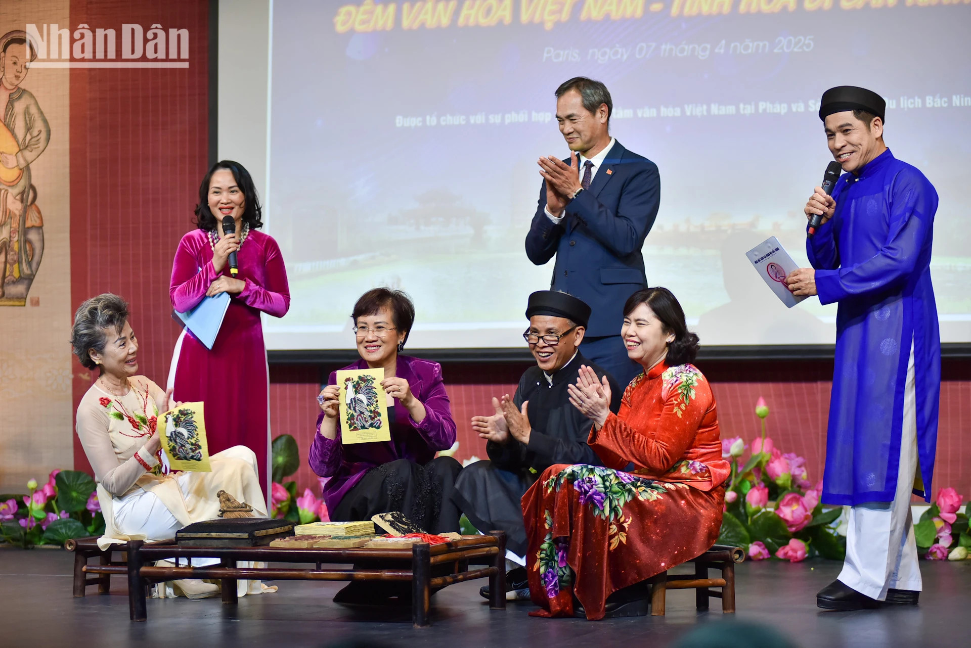 东胡民间画推介活动。