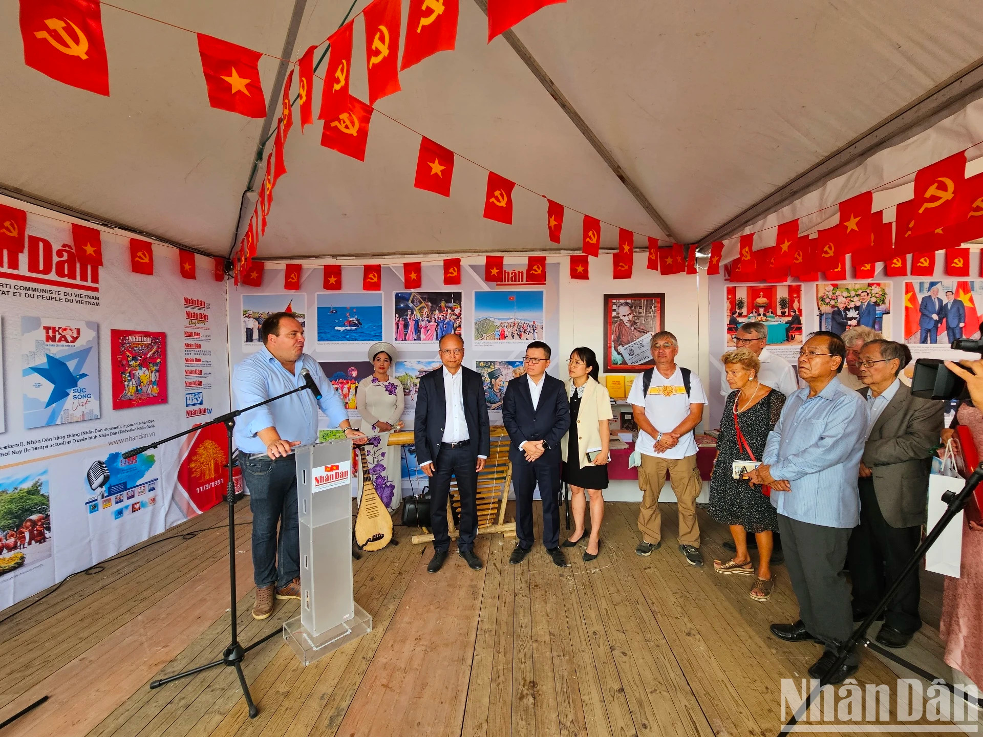 越南参加在法国举行的2023年《人道报》节