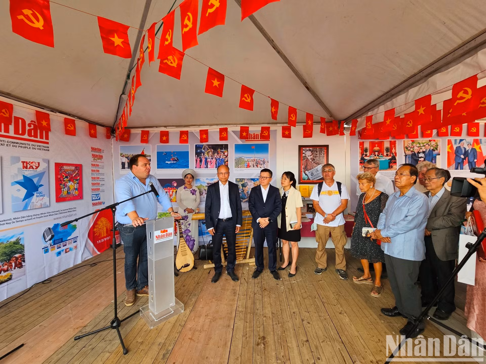 越南参加在法国举行的2023年《人道报》节