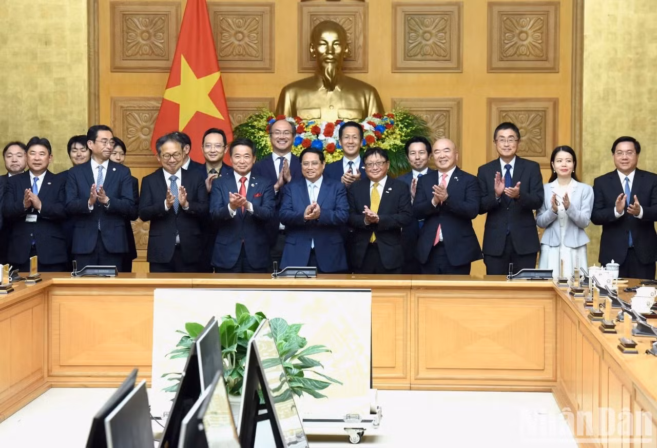 双方代表合影。