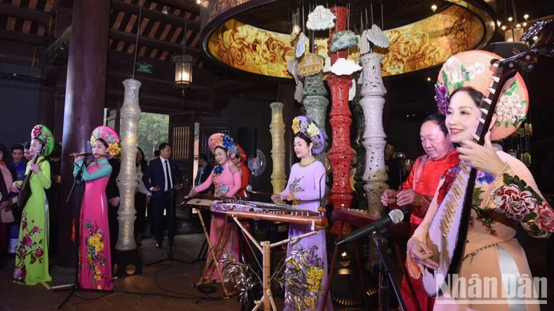 民族艺术表演节目在文庙—国子监举行。 民族艺术表演节目在文庙—国子监举行。