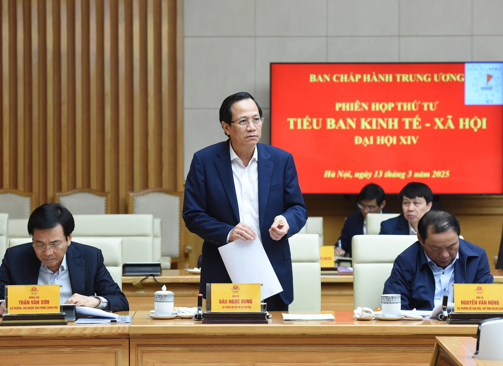 越南政府总理范明正主持越共第十四届全国代表大会经济社会小组会议【组图】 ảnh 7