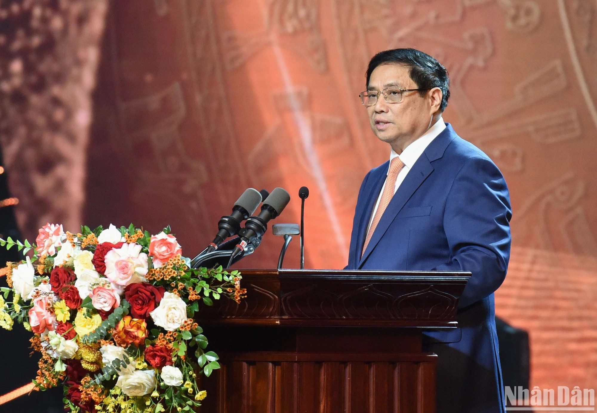 范明正总理在典礼上发表讲话。 范明正总理在典礼上发表讲话。