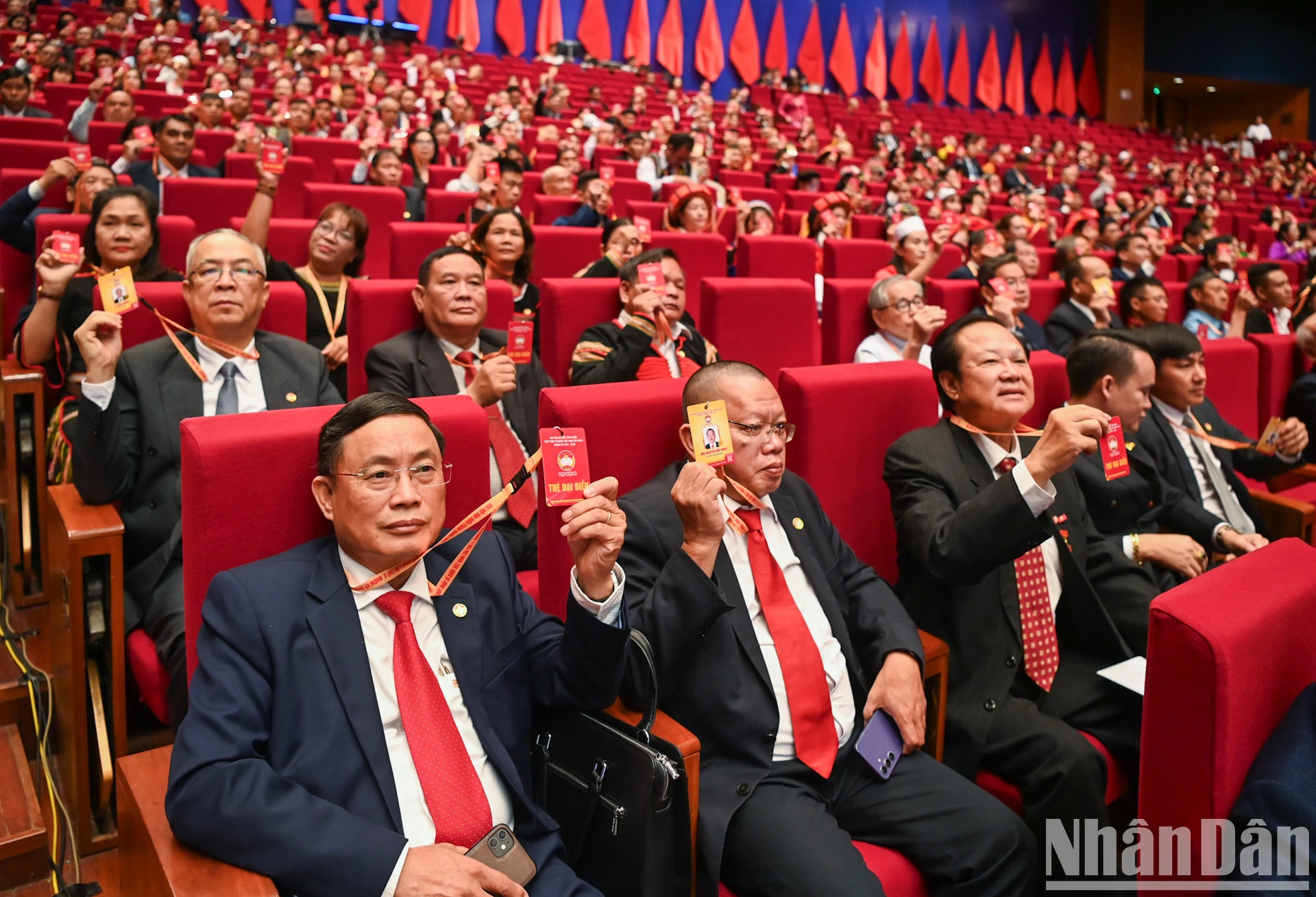 大会以高度共识和一致意见通过了《大会决议》。 大会以高度共识和一致意见通过了《大会决议》。