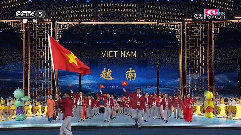 越南体育代表团入场。 越南体育代表团入场。