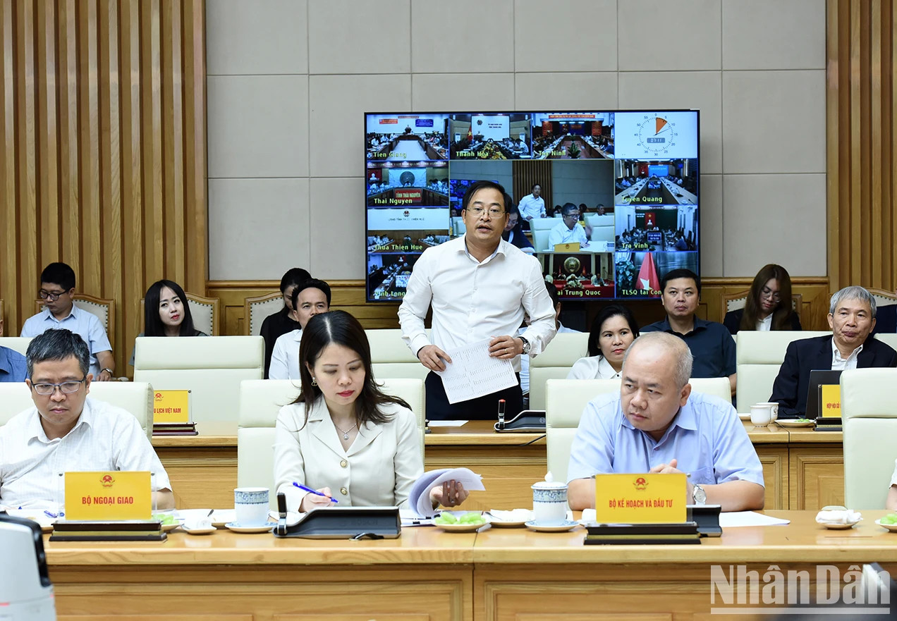 越南水产加工和出口协会领导发表讲话。