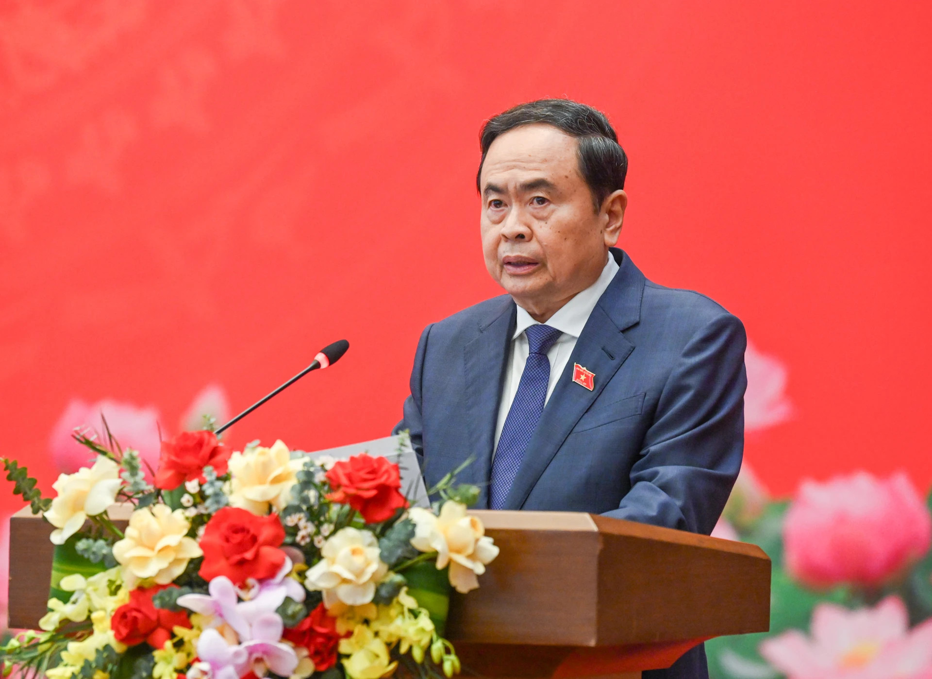 国会主席陈青敏发表讲话。 国会主席陈青敏发表讲话。