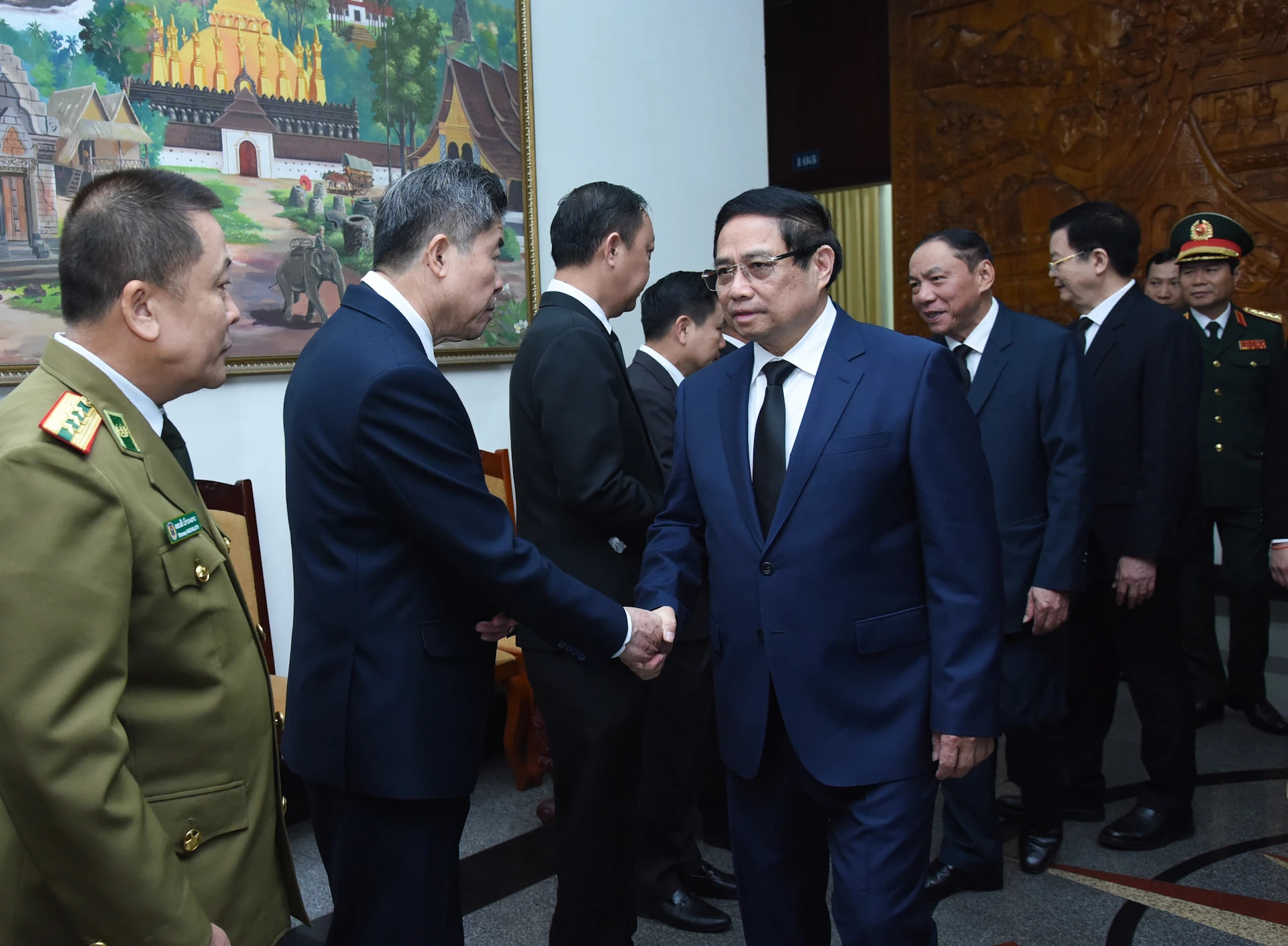 越南政府总理范明正吊唁坎代·西潘敦同志逝世【组图】 ảnh 6