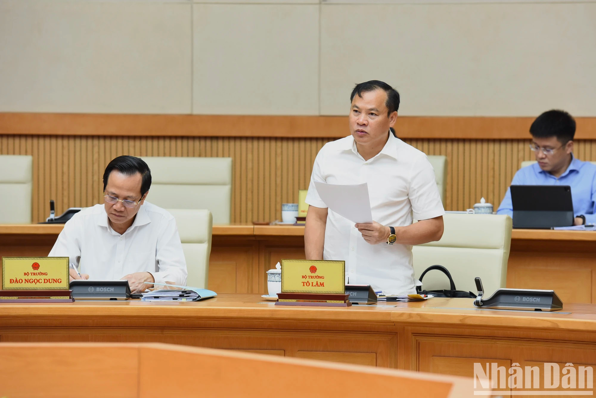 越南公安部代表发表讲话。