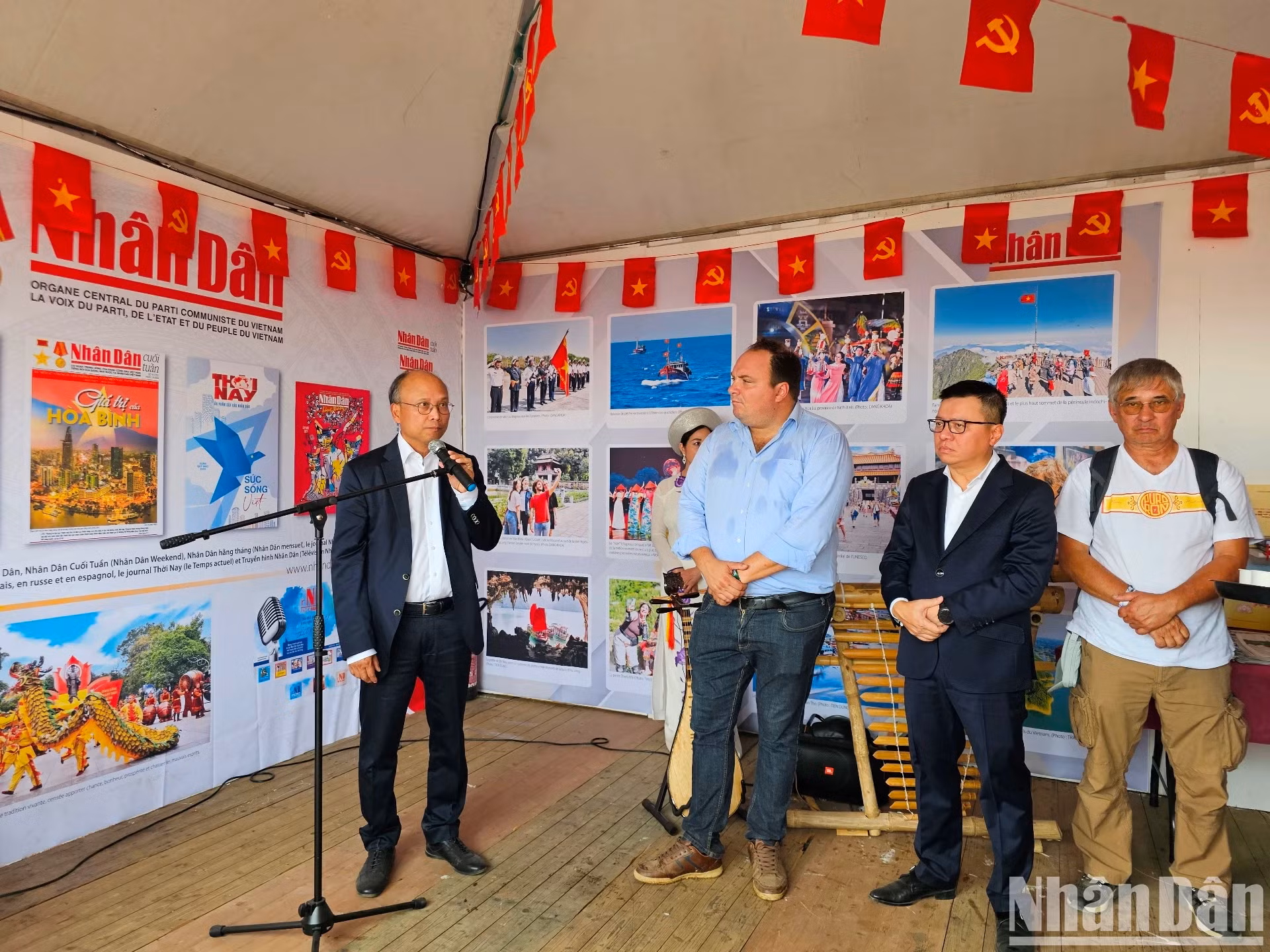 越南驻法国大使丁全胜在活动上发表讲话。