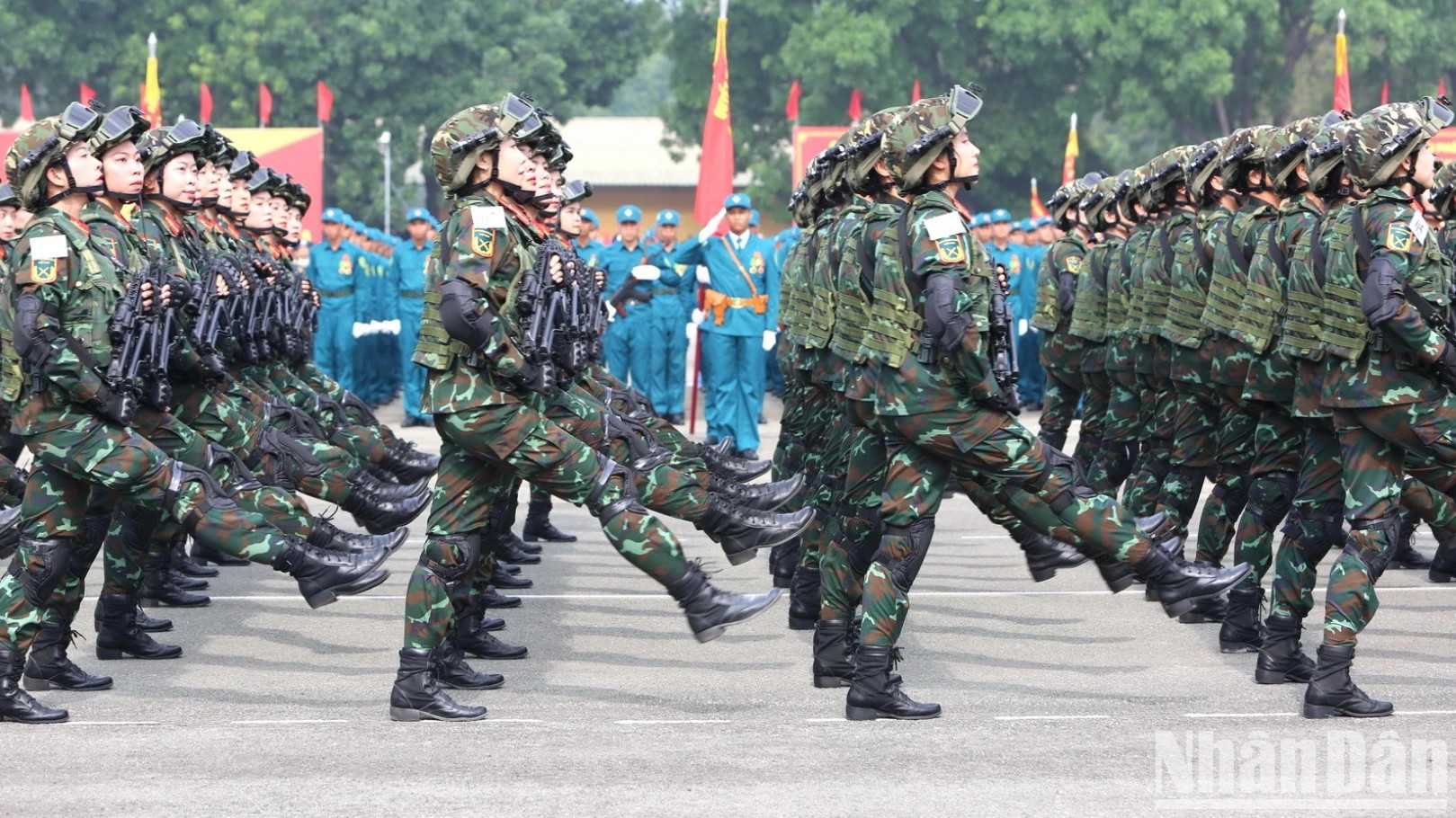 女突击战士队。