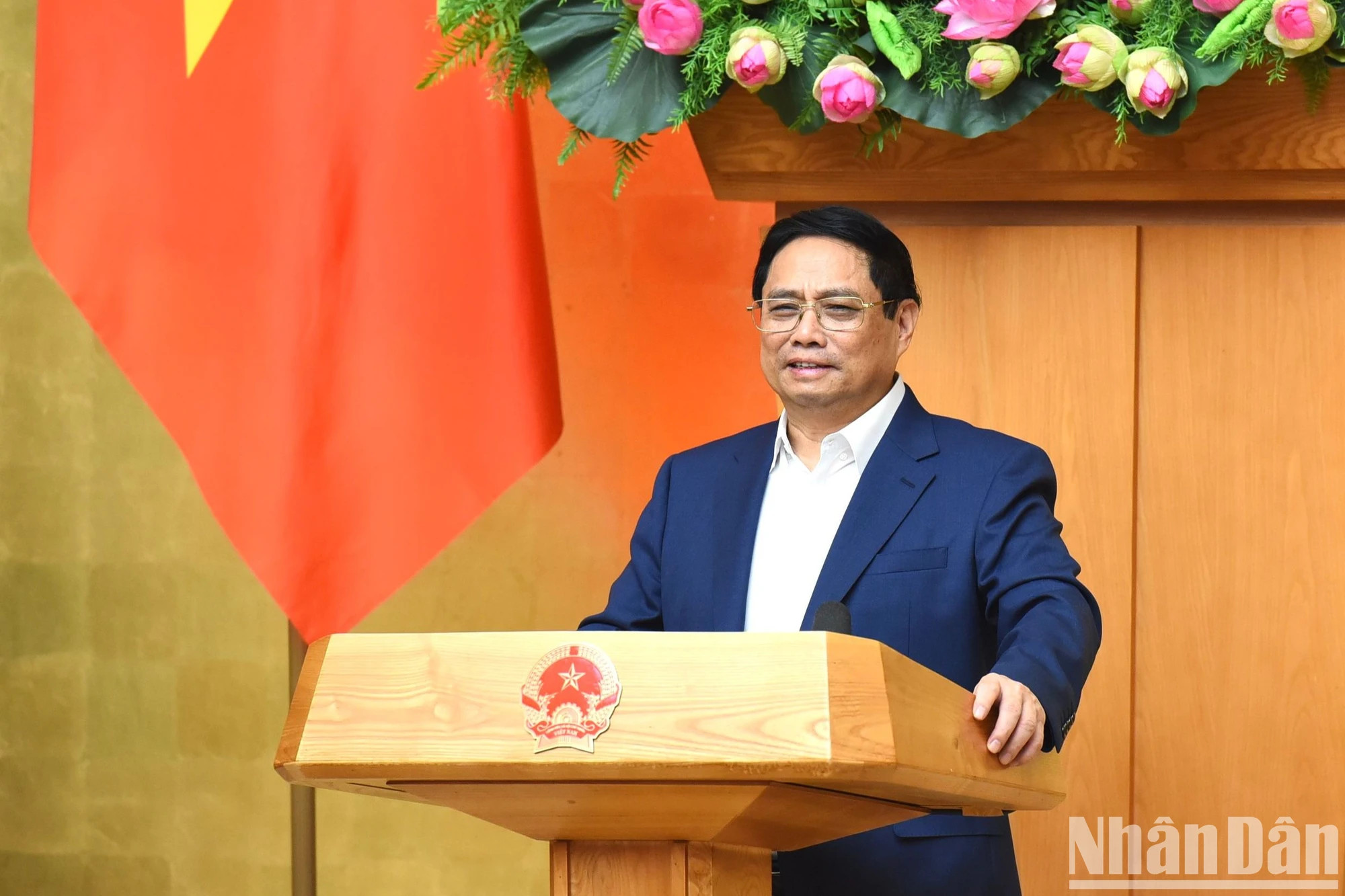 越南政府总理范明正主持会议。