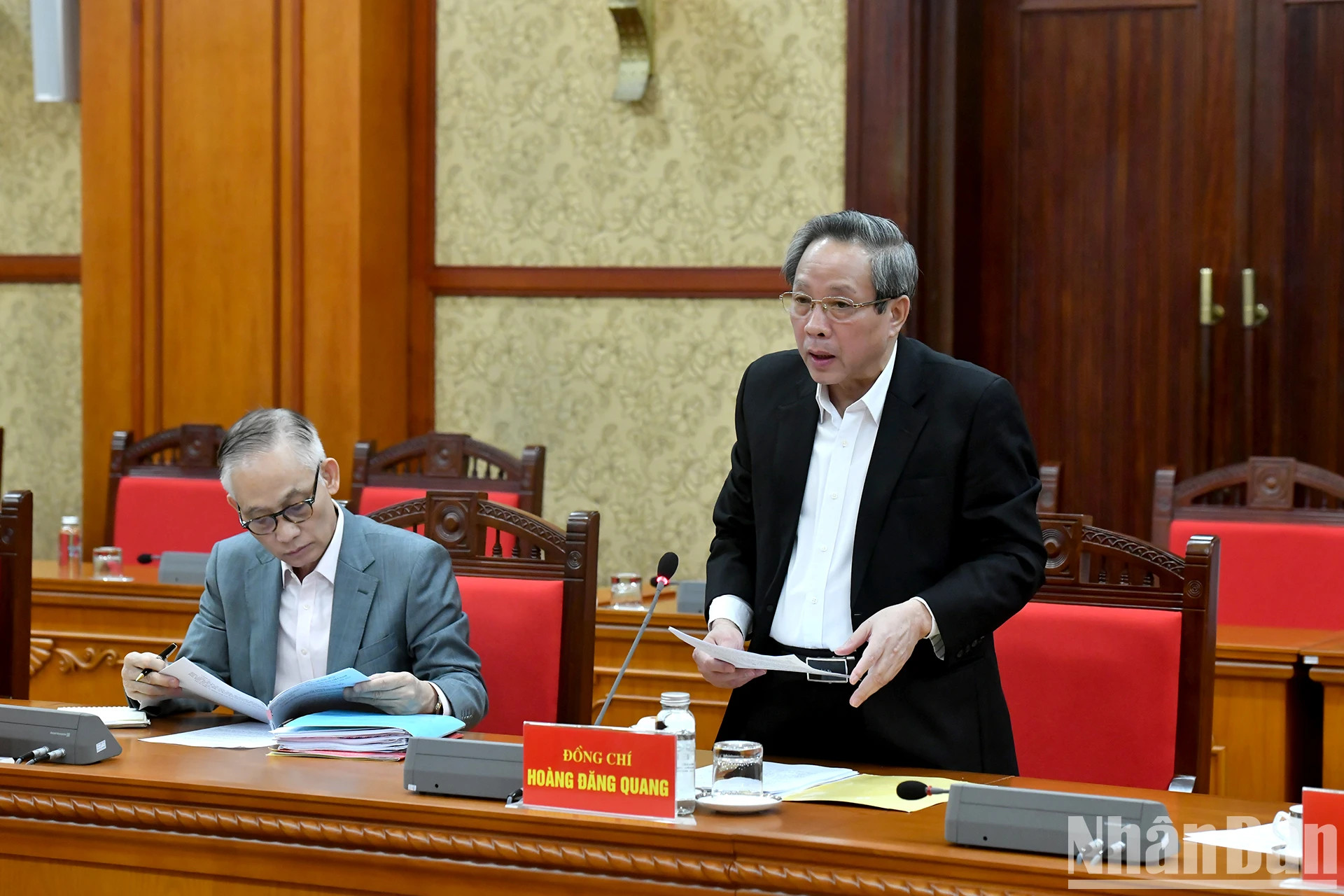 越共中央委员、中央组织部副部长黄登光发表讲话。