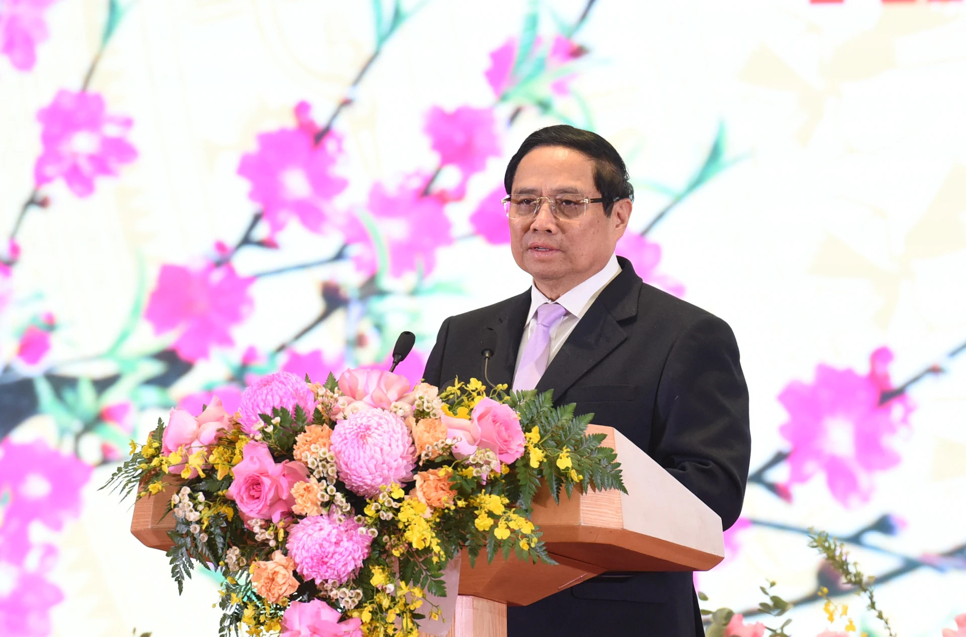 范明正总理发表讲话。