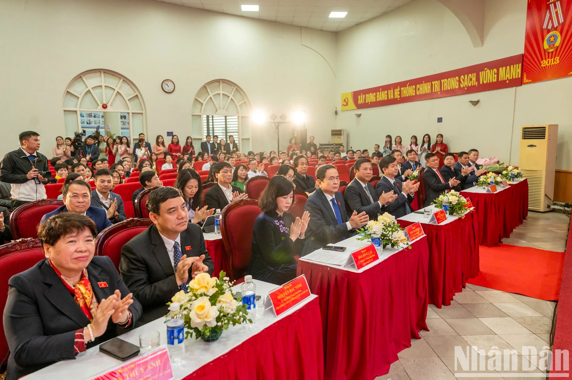 国会主席陈青敏和各位代表出席活动。