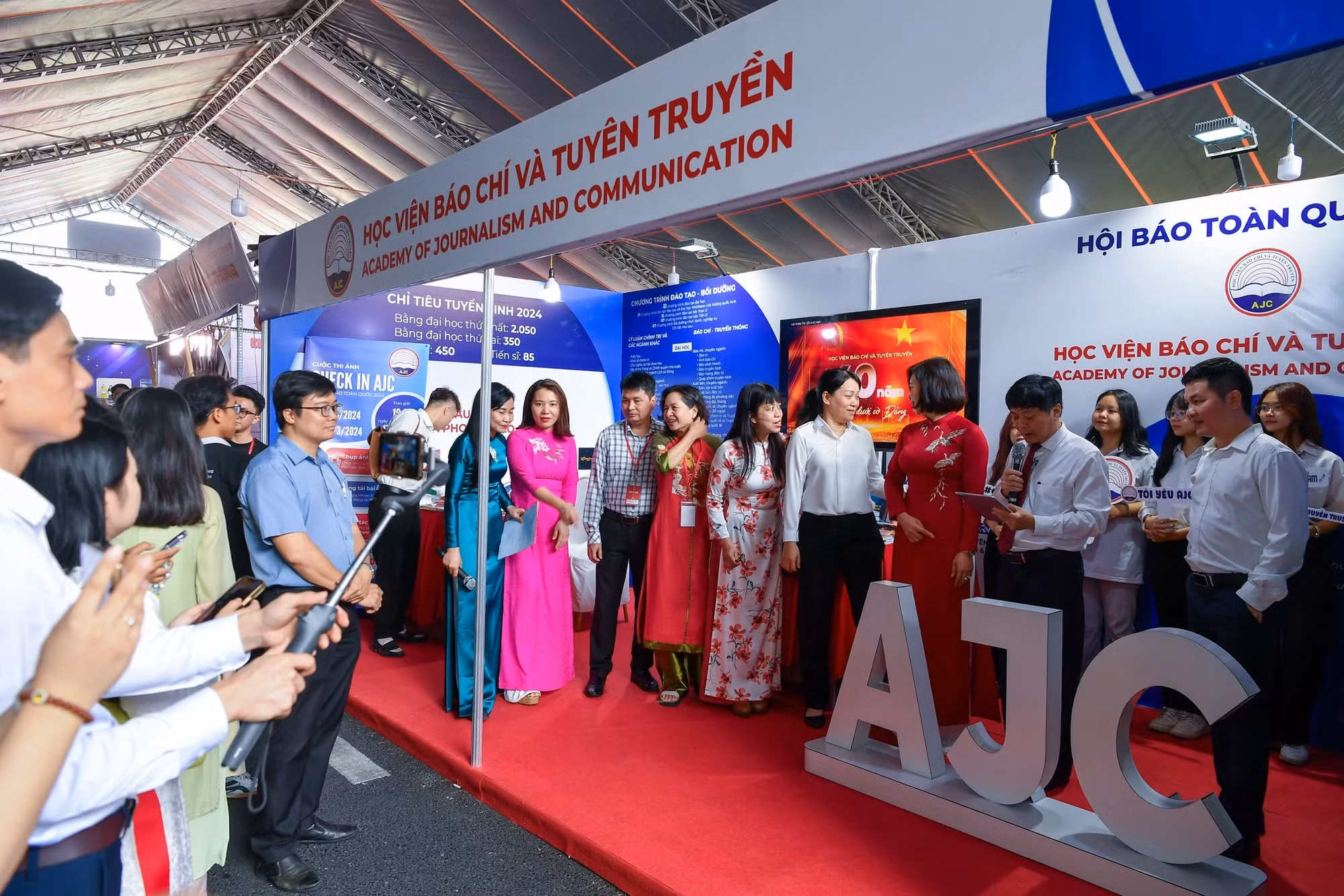 越南新闻与宣传学院的展位。