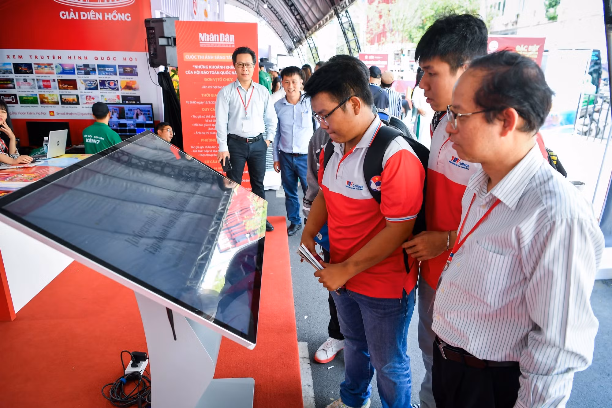 《人民报》的展位。