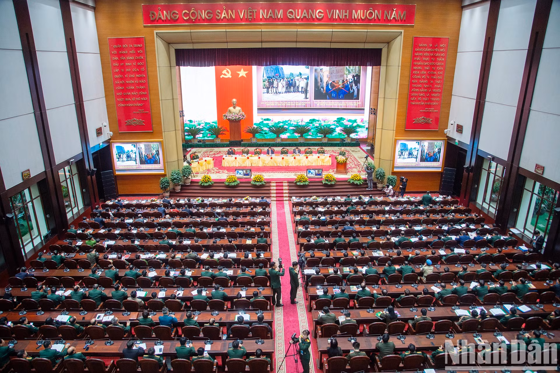 研讨会场景。