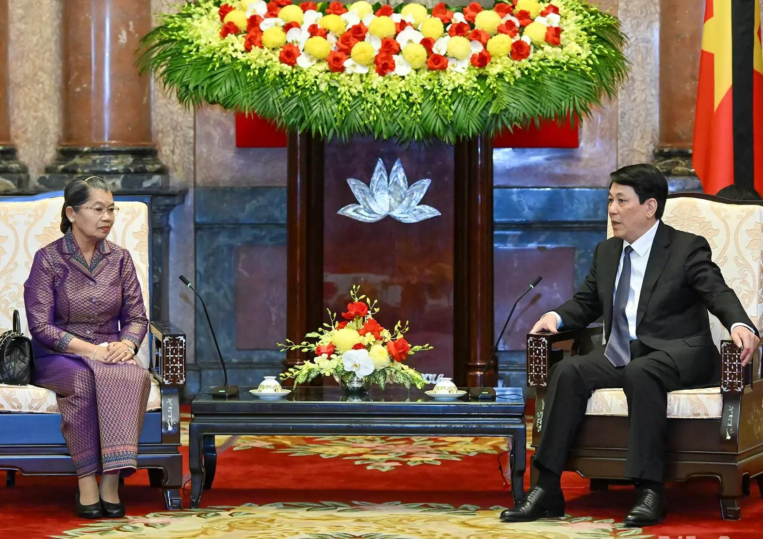 越南国家主席梁强会见柬埔寨人民党副主席梅森安。 越南国家主席梁强会见柬埔寨人民党副主席梅森安。