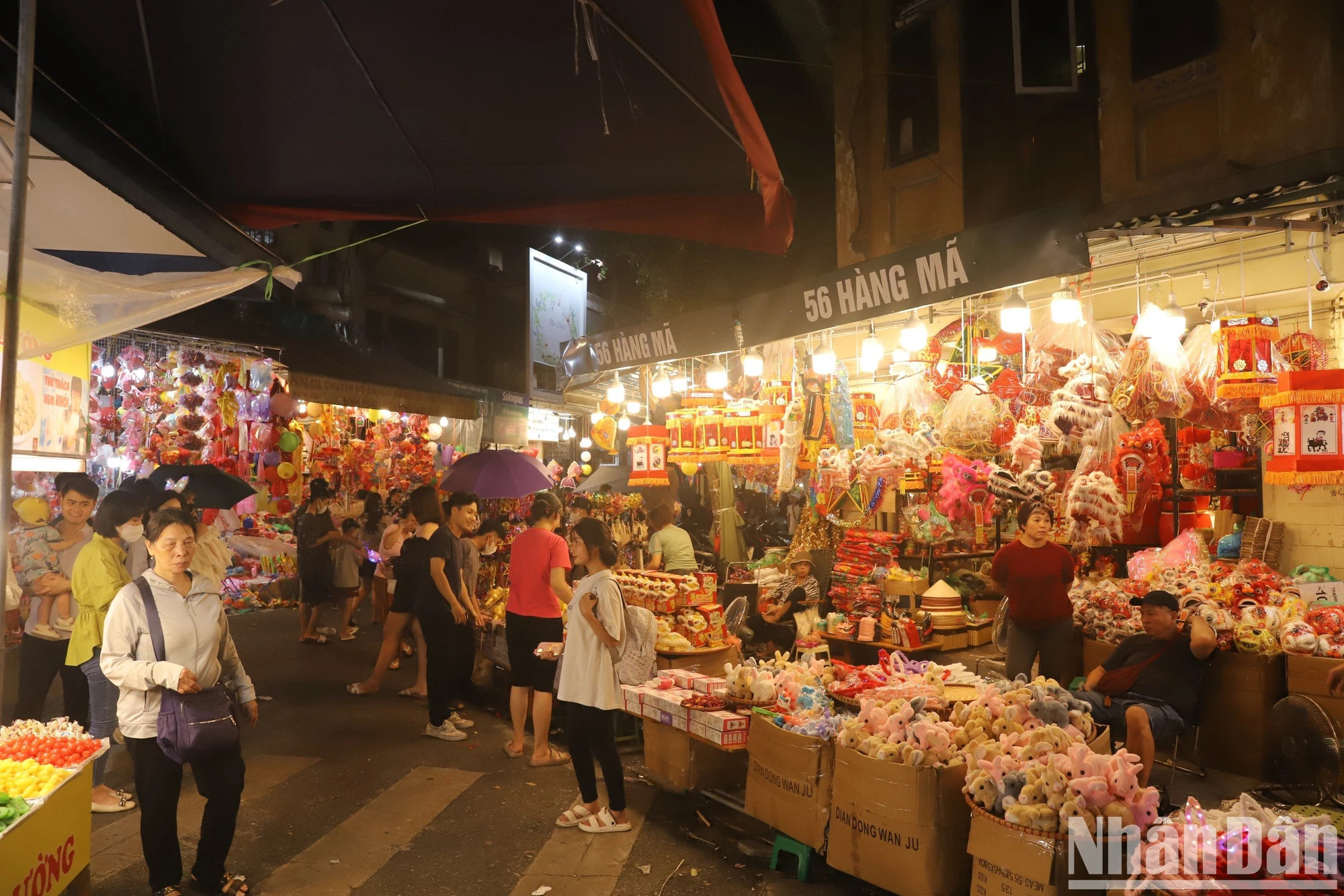 马街色彩缤纷喜迎中秋。