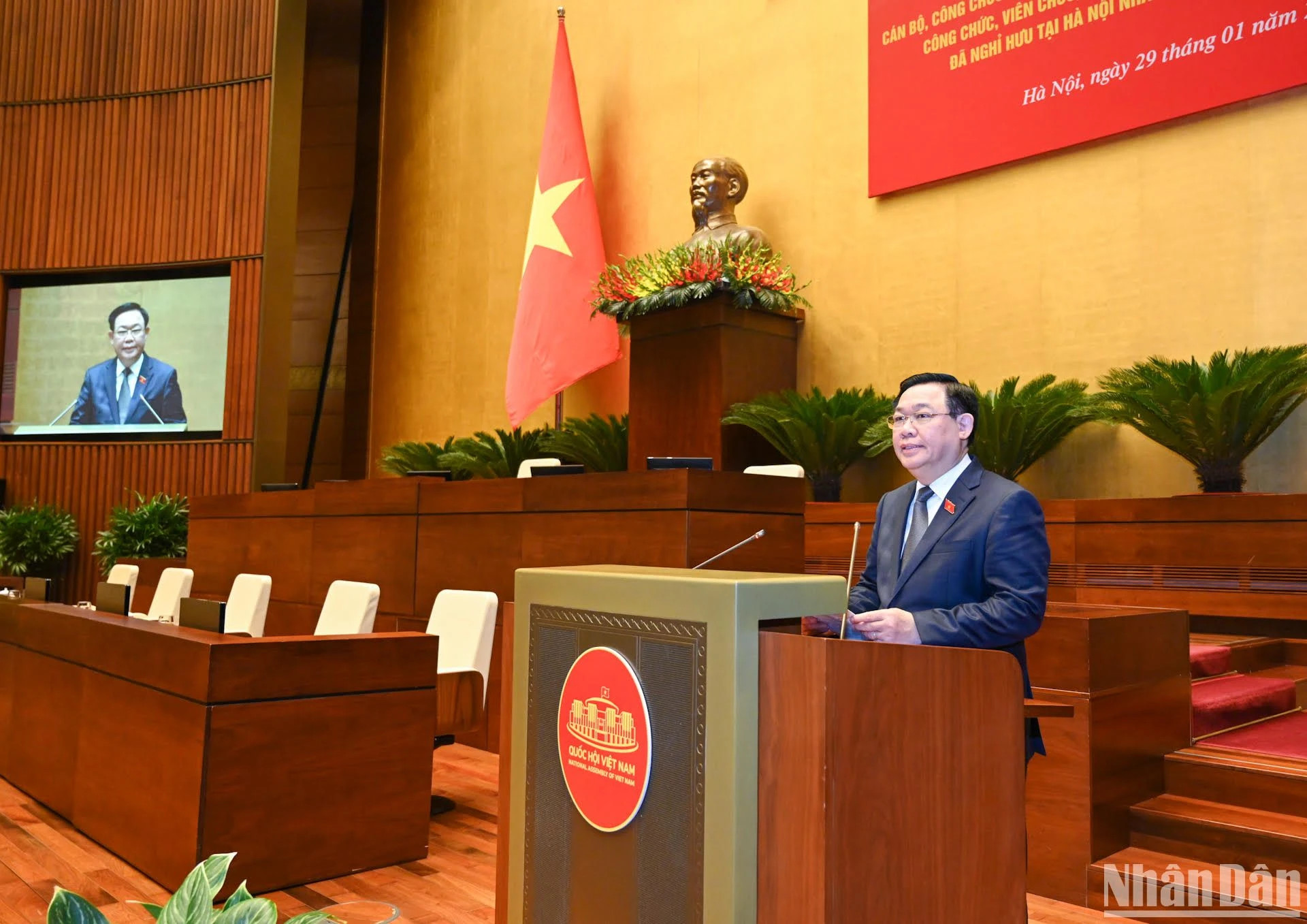 国会主席王廷惠发表讲话。 国会主席王廷惠发表讲话。