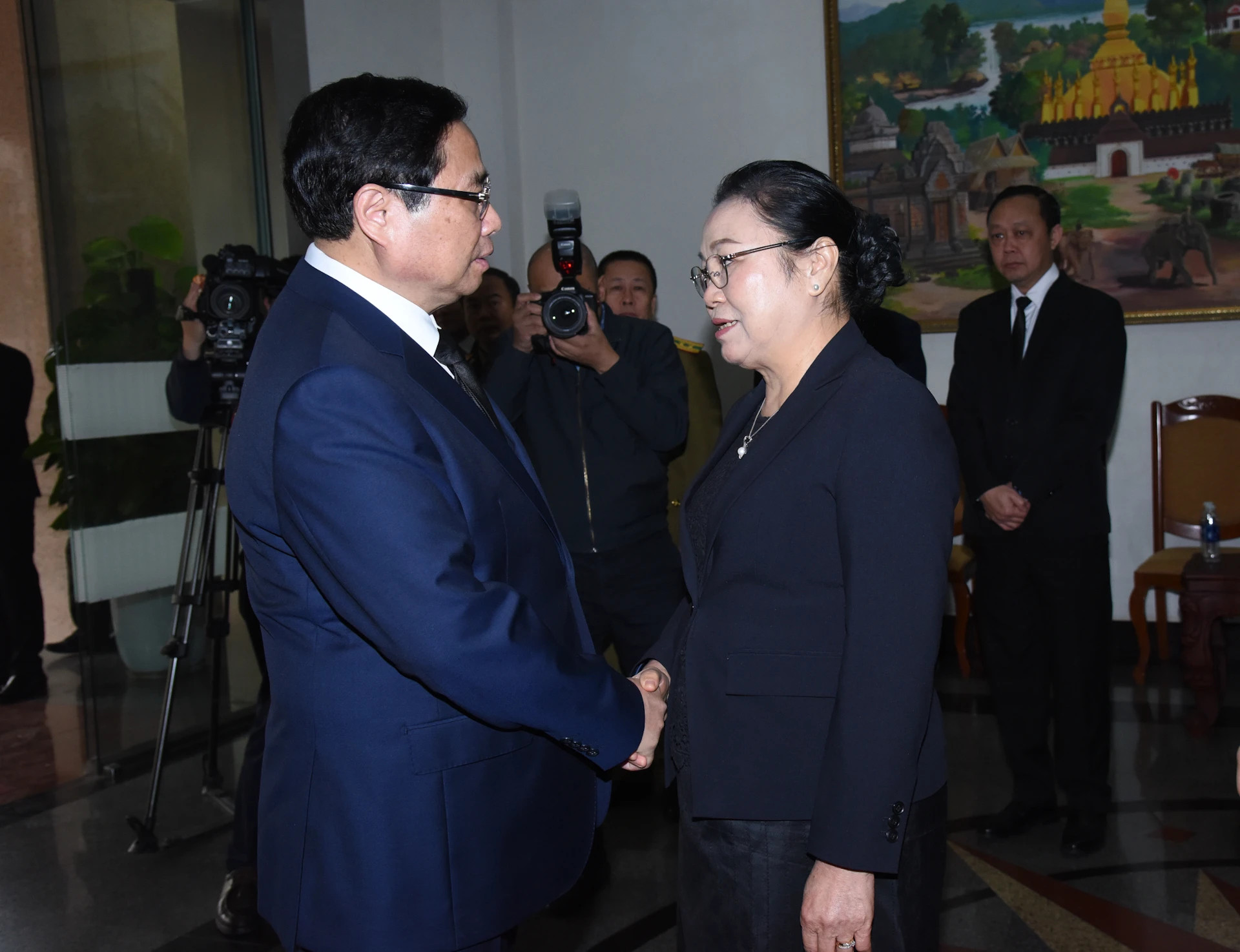 越南政府总理范明正吊唁坎代·西潘敦同志逝世【组图】 ảnh 5