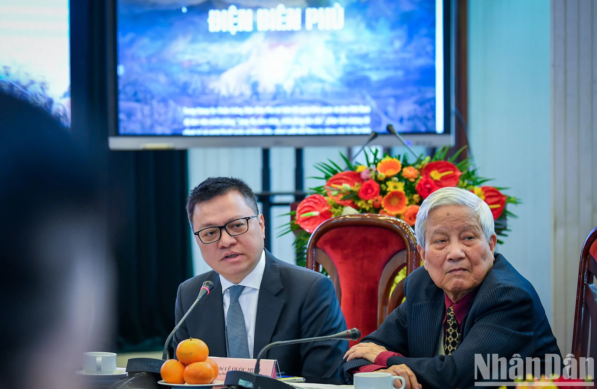 越共中央委员、越南《人民报》社总编辑、中央宣教部副部长、越南新闻工作者协会主席黎国明在记者会上发表讲话。 越共中央委员、越南《人民报》社总编辑、中央宣教部副部长、越南新闻工作者协会主席黎国明在记者会上发表讲话。