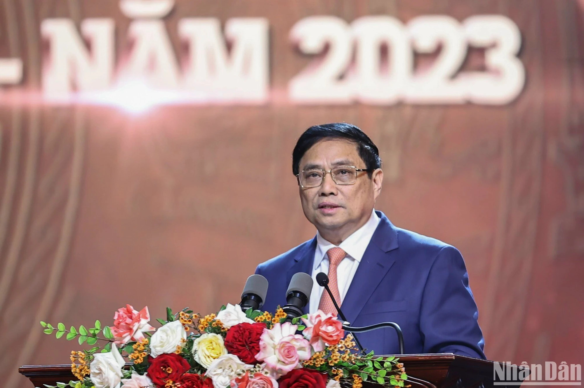 范明正总理在典礼上发表讲话。 范明正总理在典礼上发表讲话。