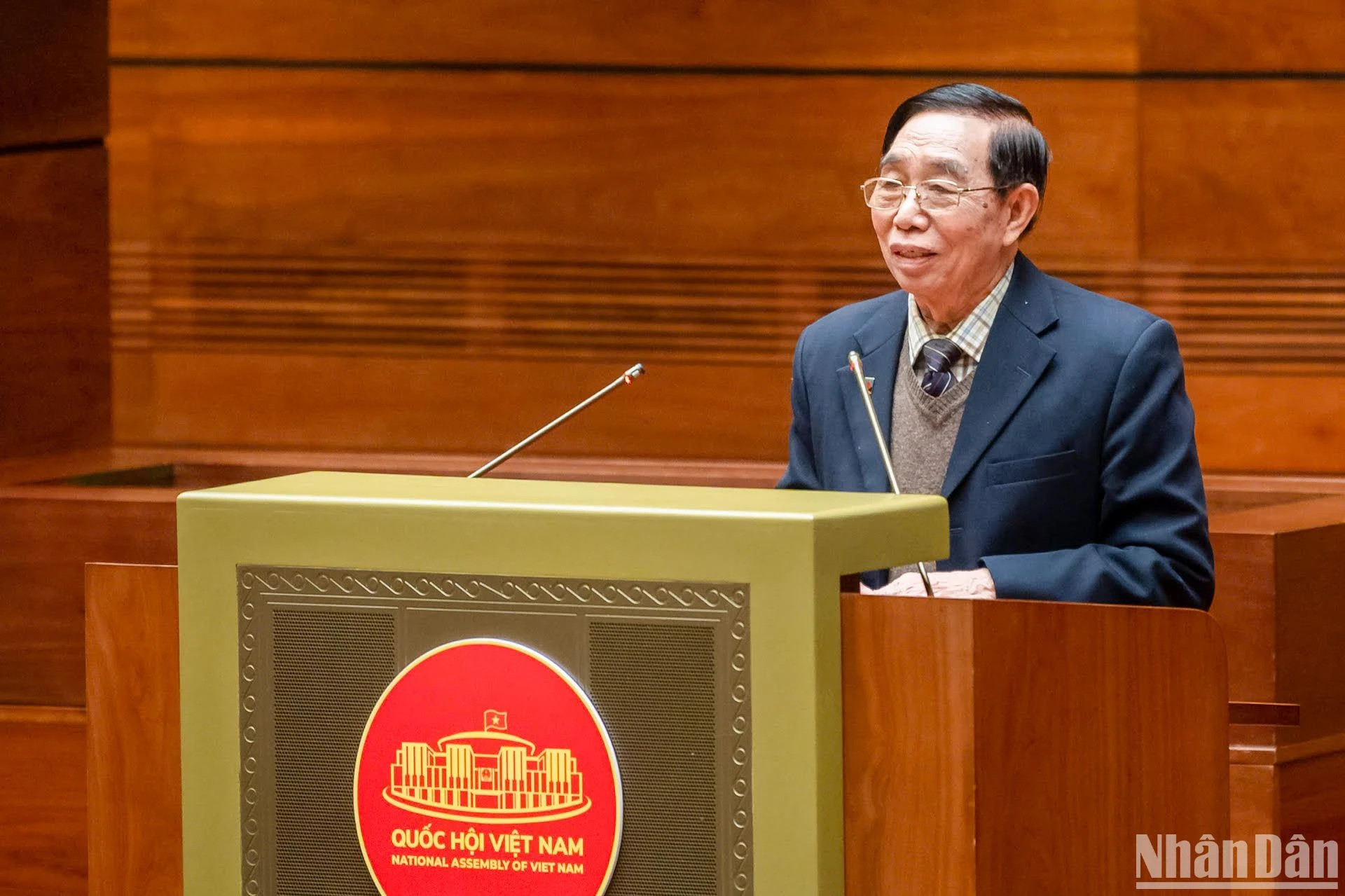 前国会办公厅主任裴玉青发表讲话。 前国会办公厅主任裴玉青发表讲话。