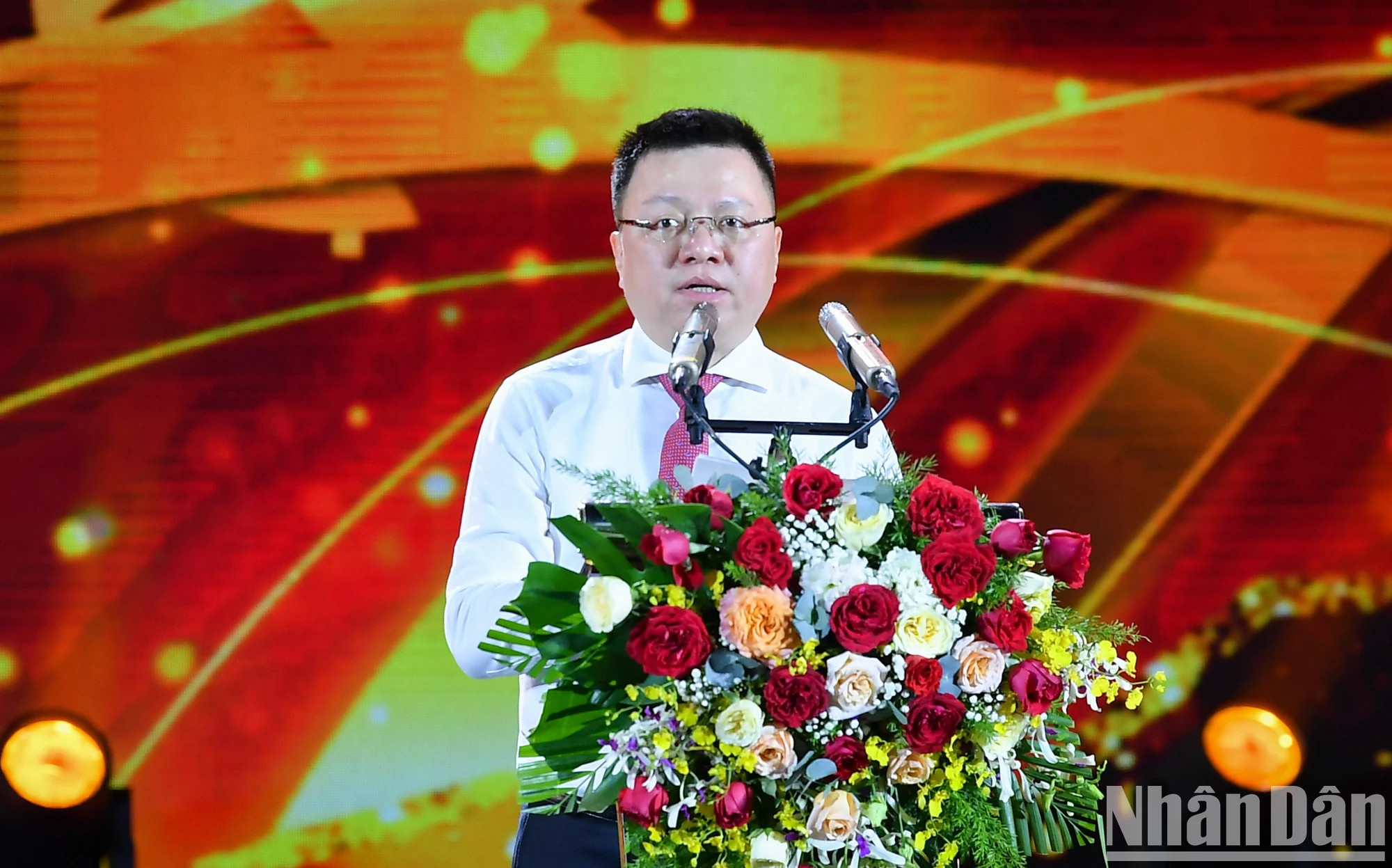 《人民报》社总编辑黎国明发表讲话。 《人民报》社总编辑黎国明发表讲话。
