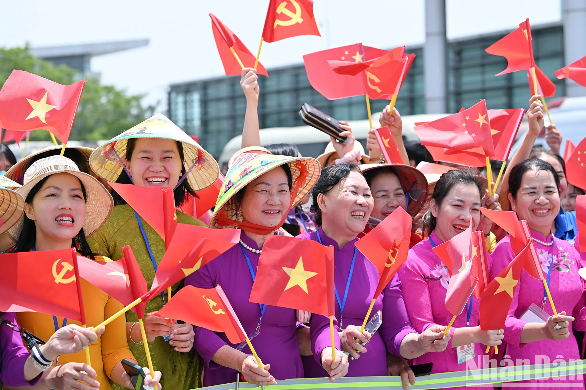 首都人民欢迎中共中央总书记、中国国家主席习近平访越。 首都人民欢迎中共中央总书记、中国国家主席习近平访越。