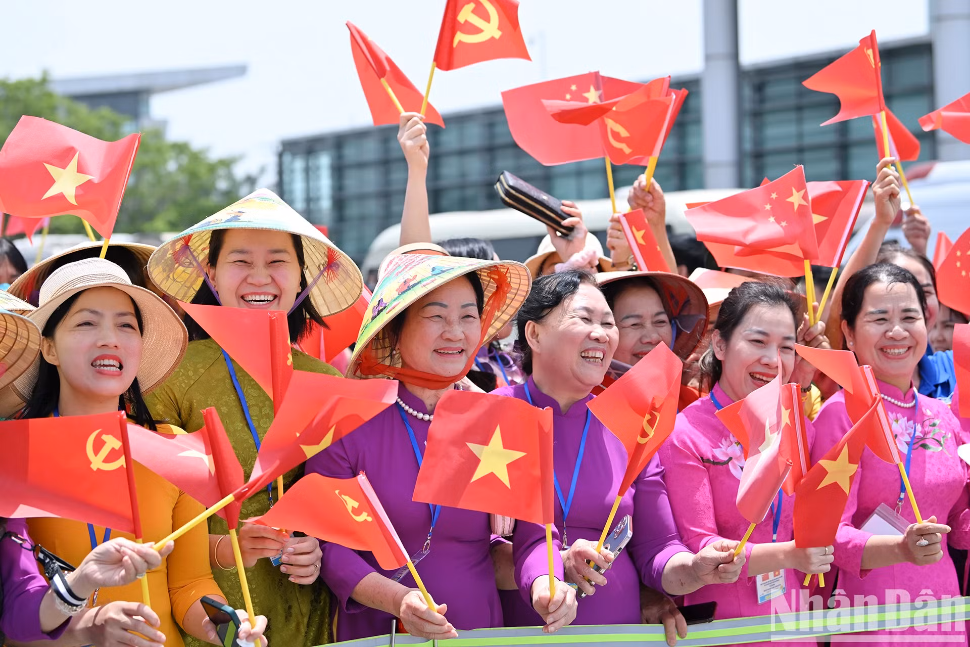 首都人民欢迎中共中央总书记、中国国家主席习近平访越。