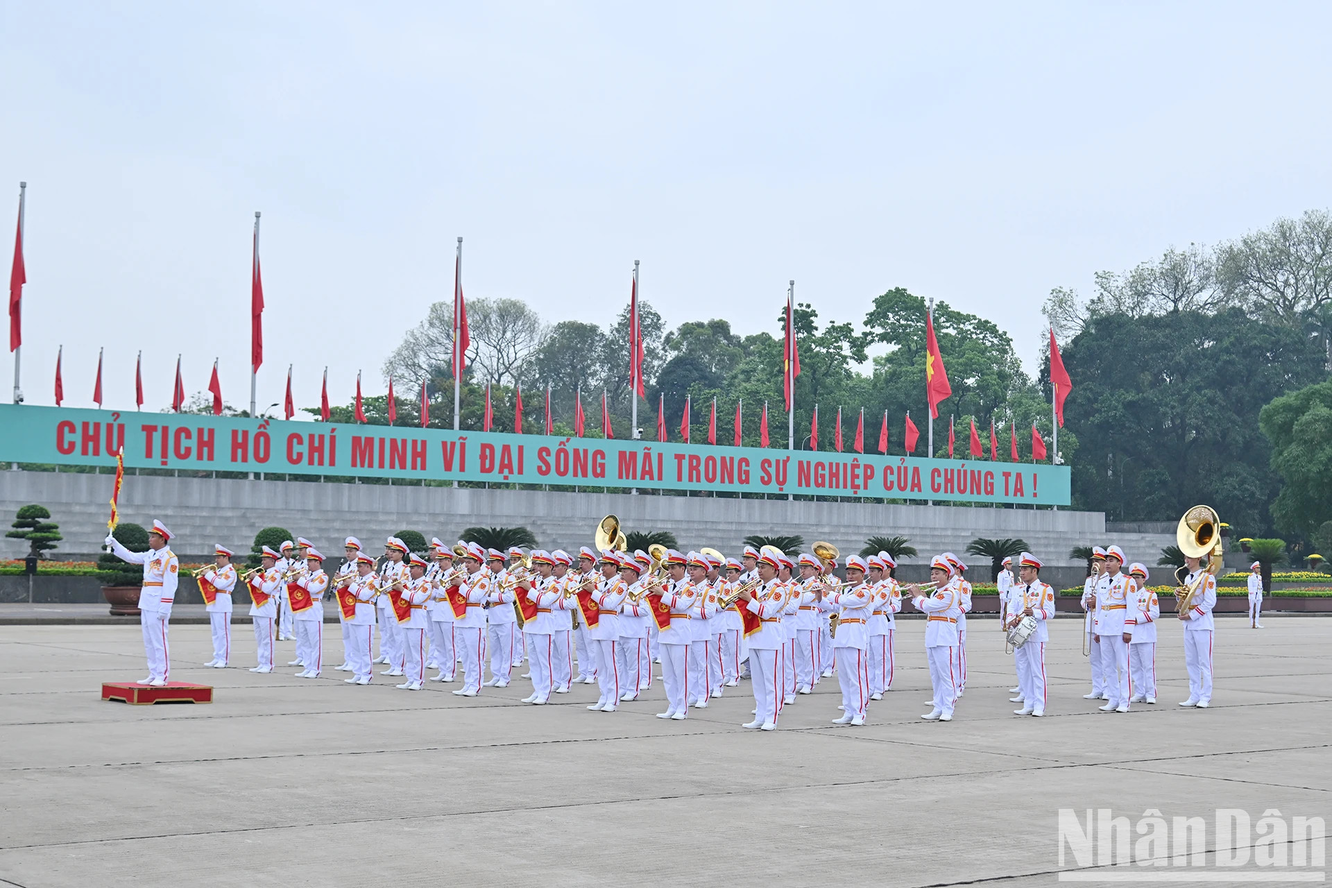 军乐团在巴亭广场举行仪式。 军乐团在巴亭广场举行仪式。