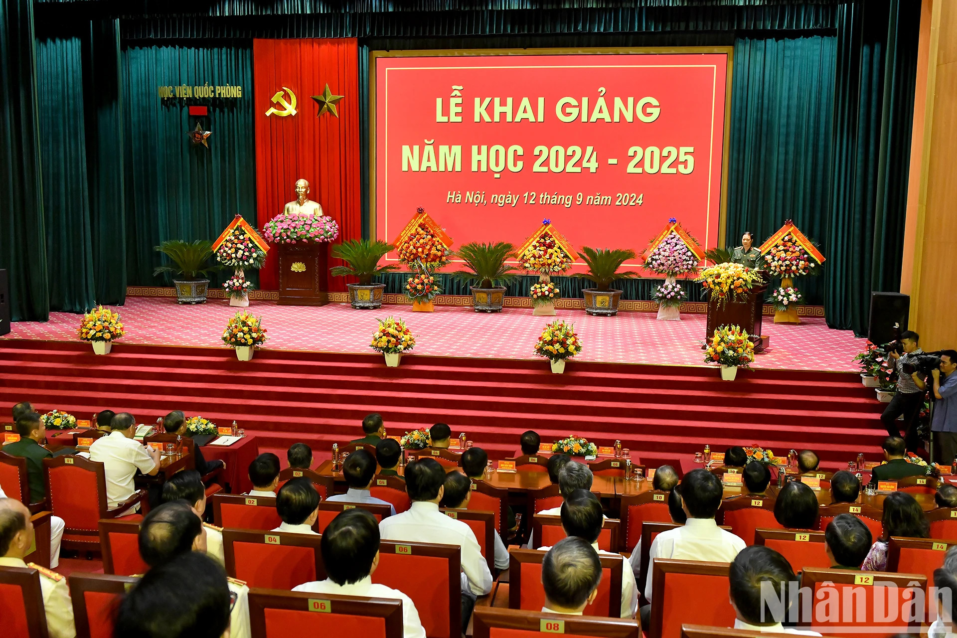 国防学院2024-2025学年开学典礼场景。