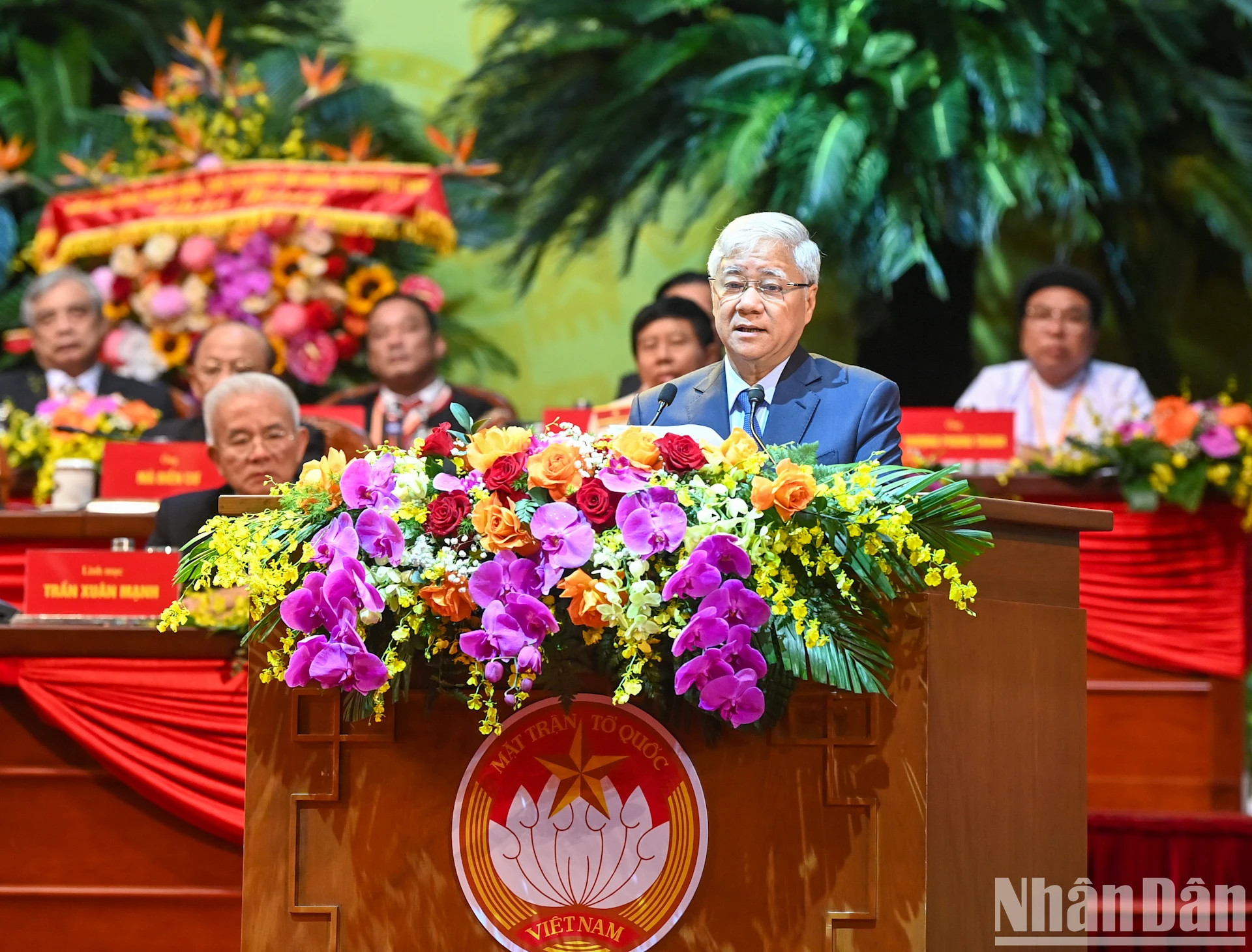 越共中央政治局委员、中央书记处书记,越南祖国阵线党组书记、越南祖国阵线第十届中央委员会主席杜文战致闭幕词。 越共中央政治局委员、中央书记处书记,越南祖国阵线党组书记、越南祖国阵线第十届中央委员会主席杜文战致闭幕词。