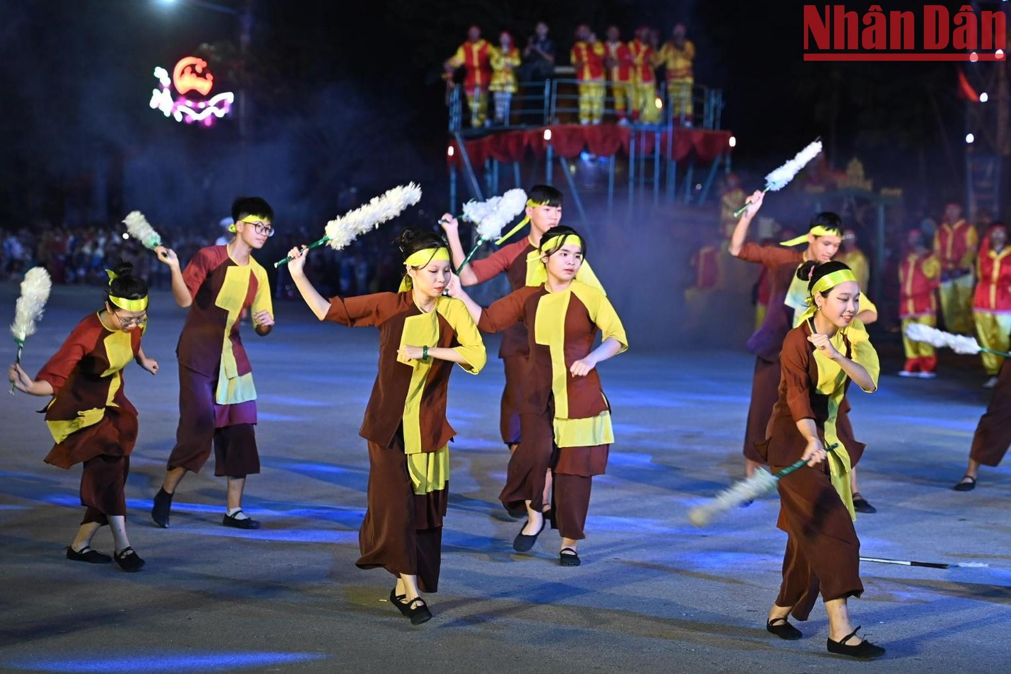 芦苇旗演习的艺术节目。 芦苇旗演习的艺术节目。