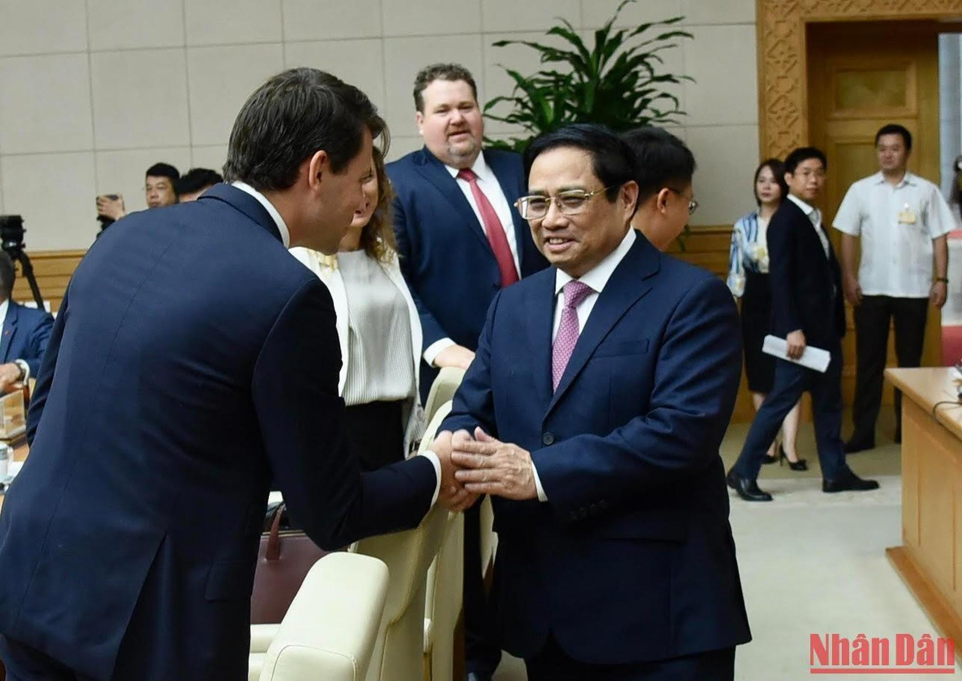 范明正总理和与会代表。