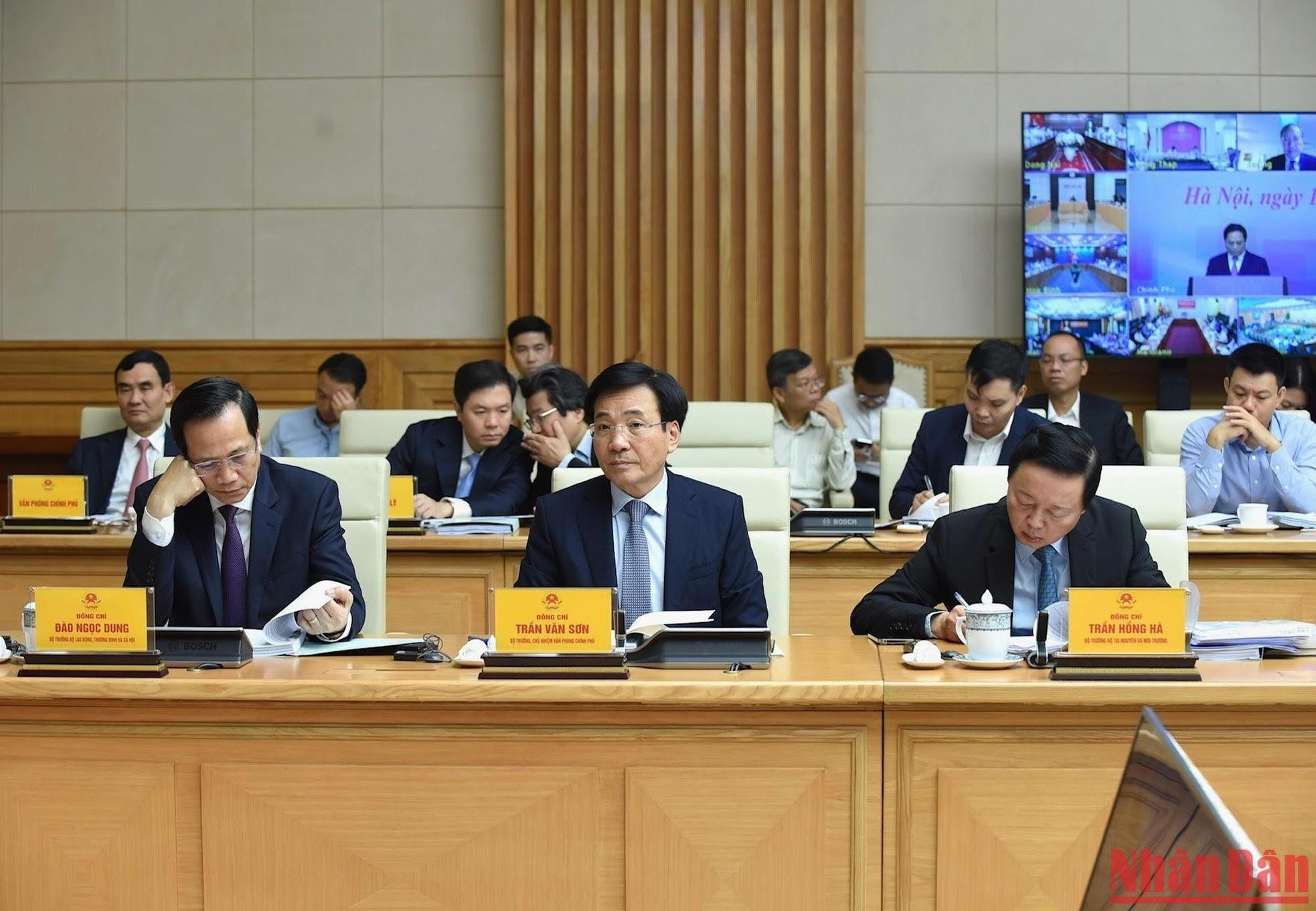 各部位行业领导出席会议。