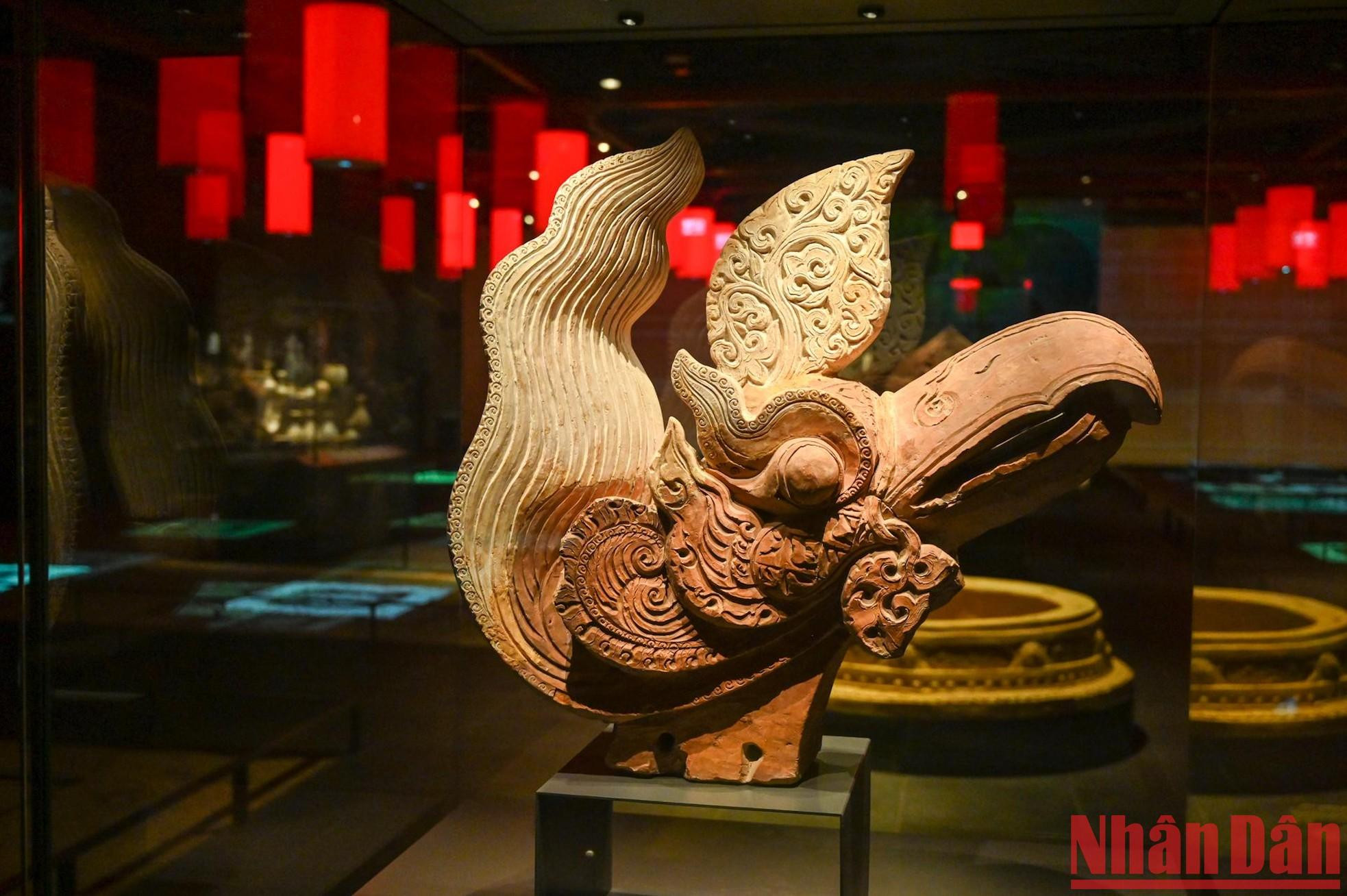 越南国会大厦地下室考古学展区拥有数以千计的多时期考古遗迹,是世界上最独特的建筑之一,是连接传统与现代之地,反映了从前升龙时期到当今最高权力中心——巴亭政治中心的永恒生命力。 越南国会大厦地下室考古学展区拥有数以千计的多时期考古遗迹,是世界上最独特的建筑之一,是连接传统与现代之地,反映了从前升龙时期到当今最高权力中心——巴亭政治中心的永恒生命力。