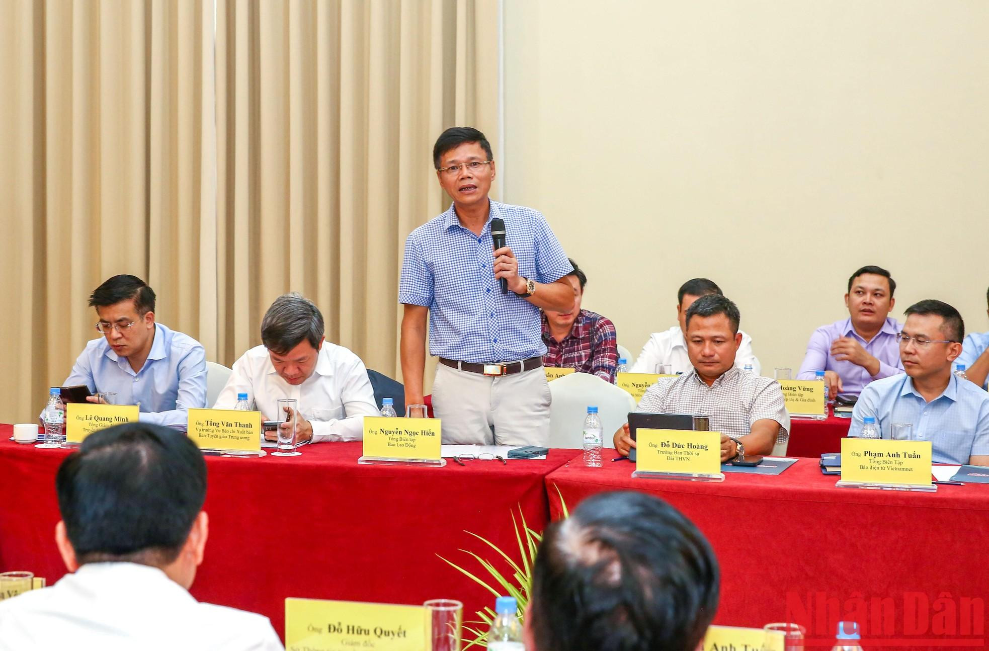 《劳动报》社总编辑阮玉显认为：新闻机构的数字化转型是自身的需求，尽管困难重重，但必须完成。