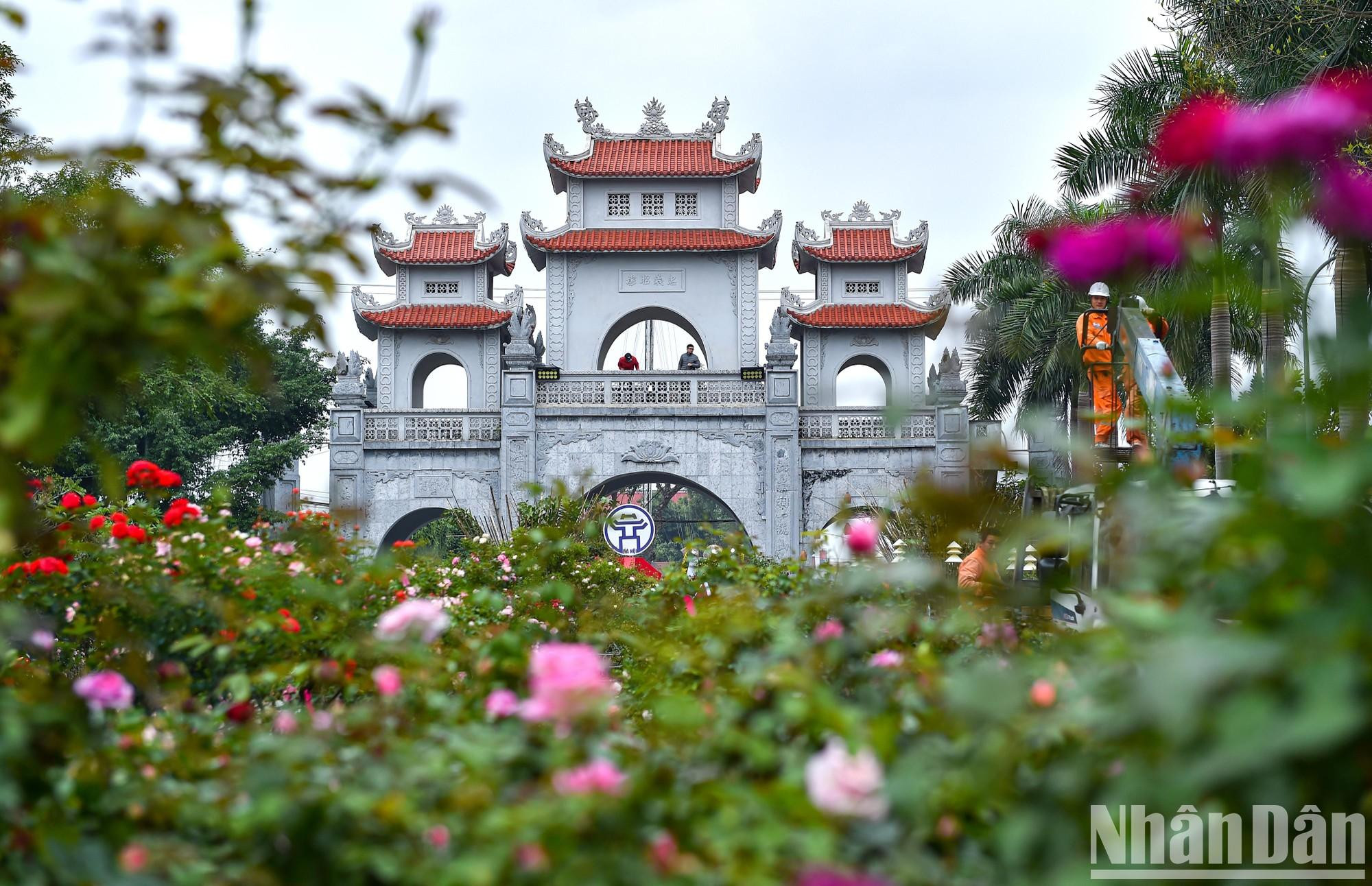 花节在二征夫人庙的校园内举行。 花节在二征夫人庙的校园内举行。