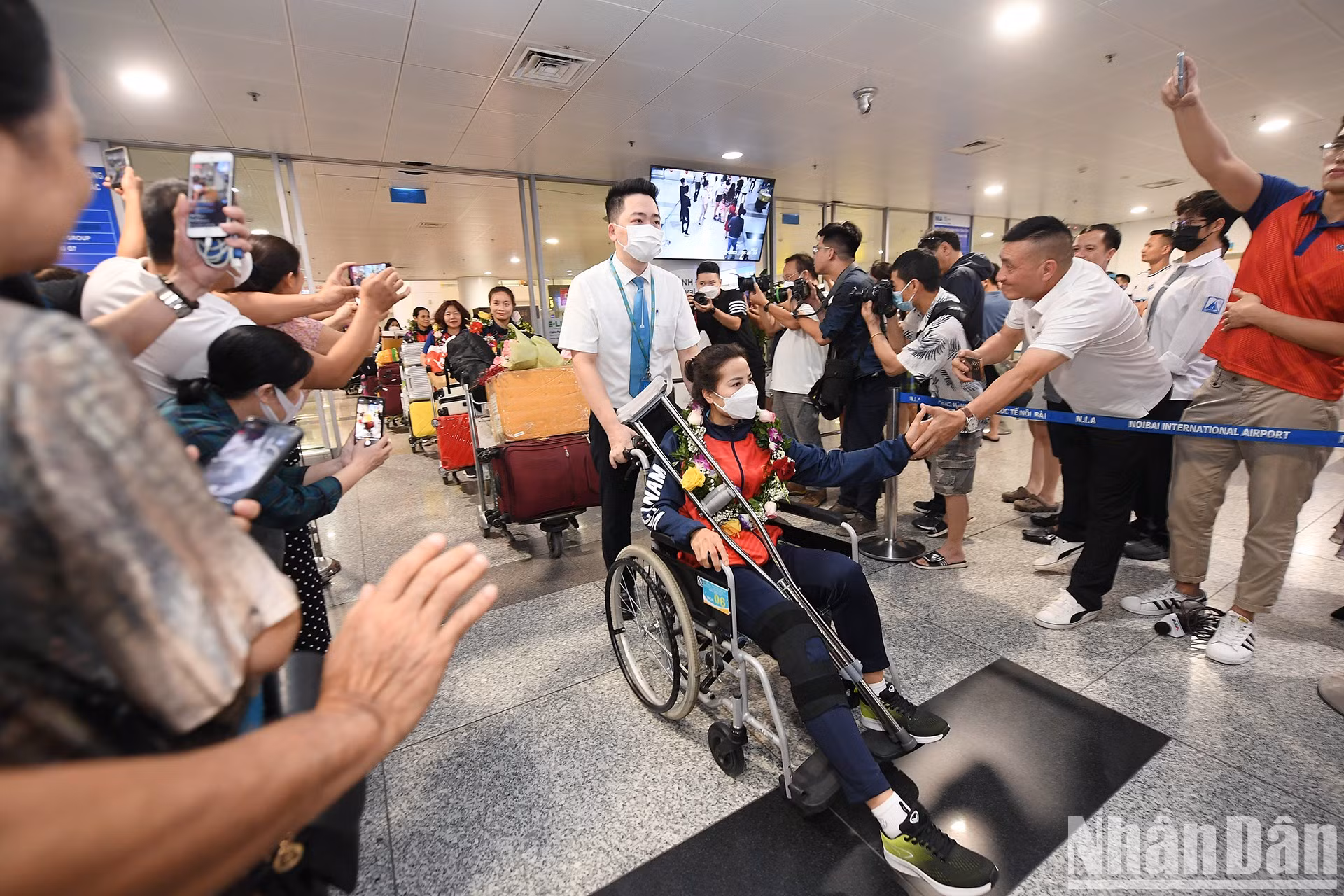 中卫翠娥受了轻伤。