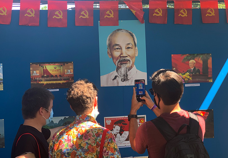 越南人民报社在《前进报》节留下深刻印象(组图) ảnh 4 越南人民报社在《前进报》节留下深刻印象(组图) ảnh 4