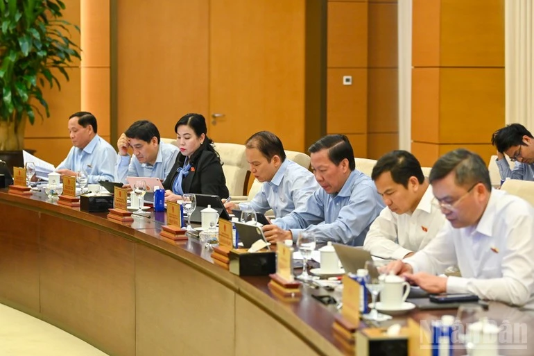 与会代表。
