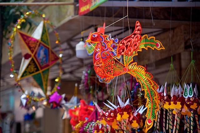 国产玩具挂满河内马街迎中秋 ảnh 4 国产玩具挂满河内马街迎中秋 ảnh 4