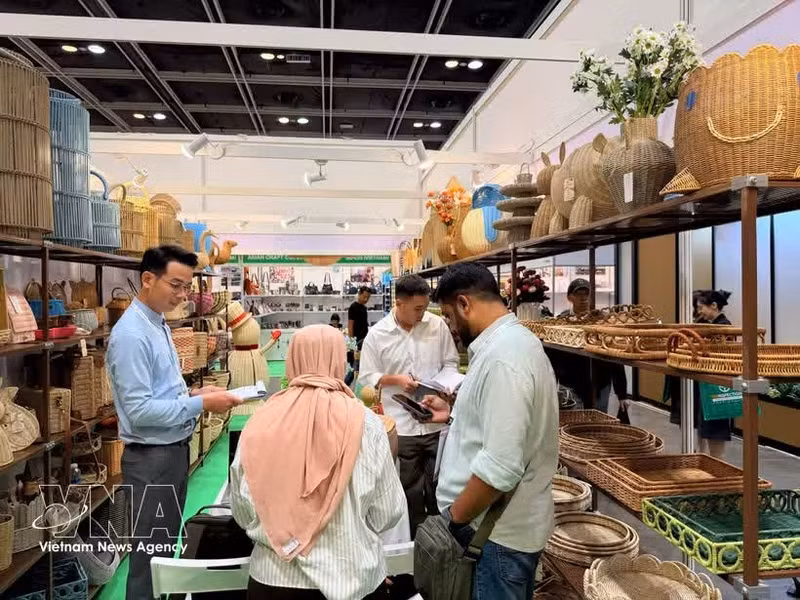 优势出口商品，吸引了大量国际进口商和采购商的关注。（图片来源：越通社）